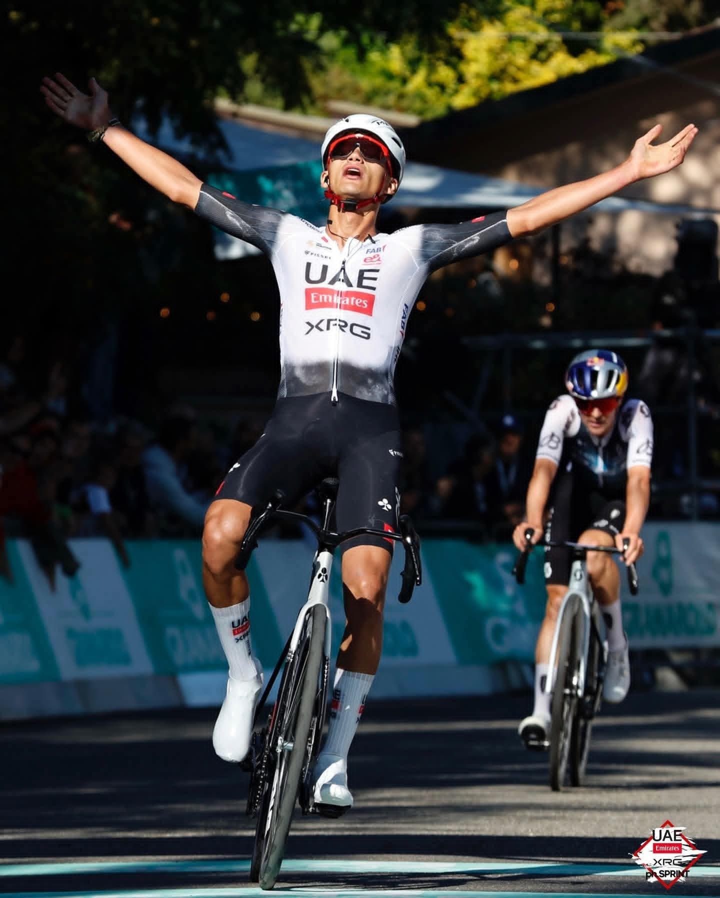 🚨🏆🚴🏻‍♂️🇮🇹Giro dell’Emilia: Del Toro piega Pidcock allo sprint!🇲🇽