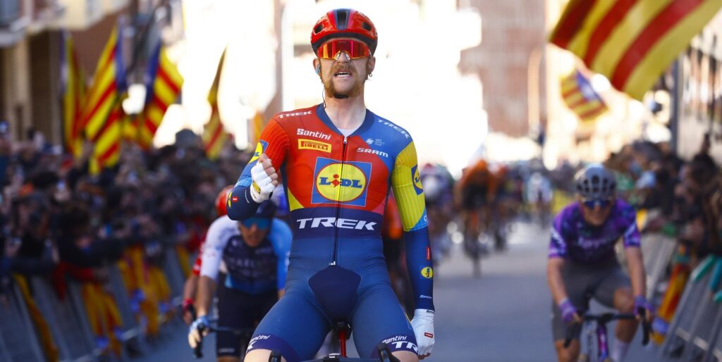🚨🏆🚴🏻‍♂️🇪🇸Volta a Catalunya : Simmons vince nel caos !🇪🇸