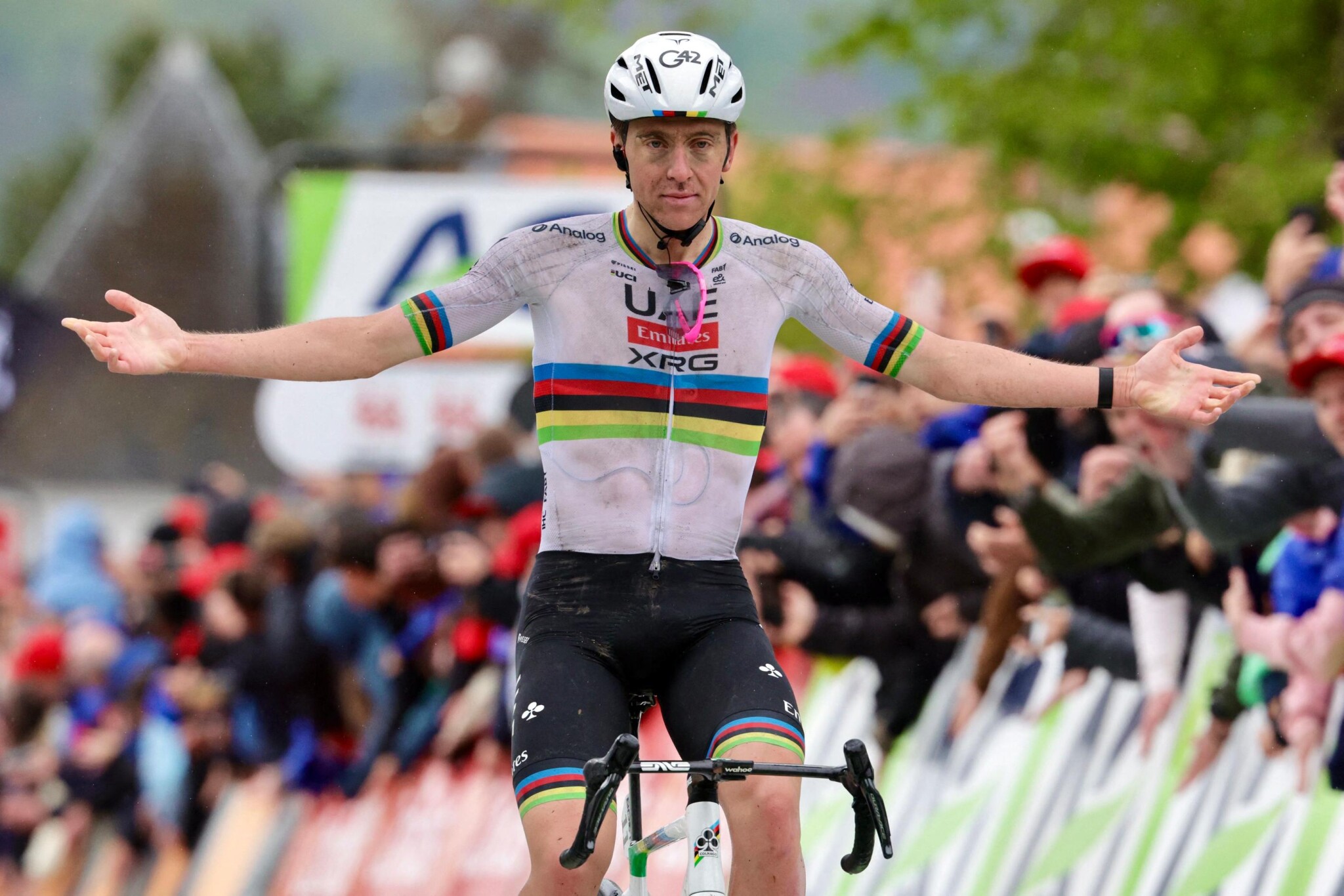 🚨🚴🏻‍♂️🇧🇪Freccia Vallone: Pogačar dipinge d'arcobaleno il Muro di Huy! 🌈🇸🇮