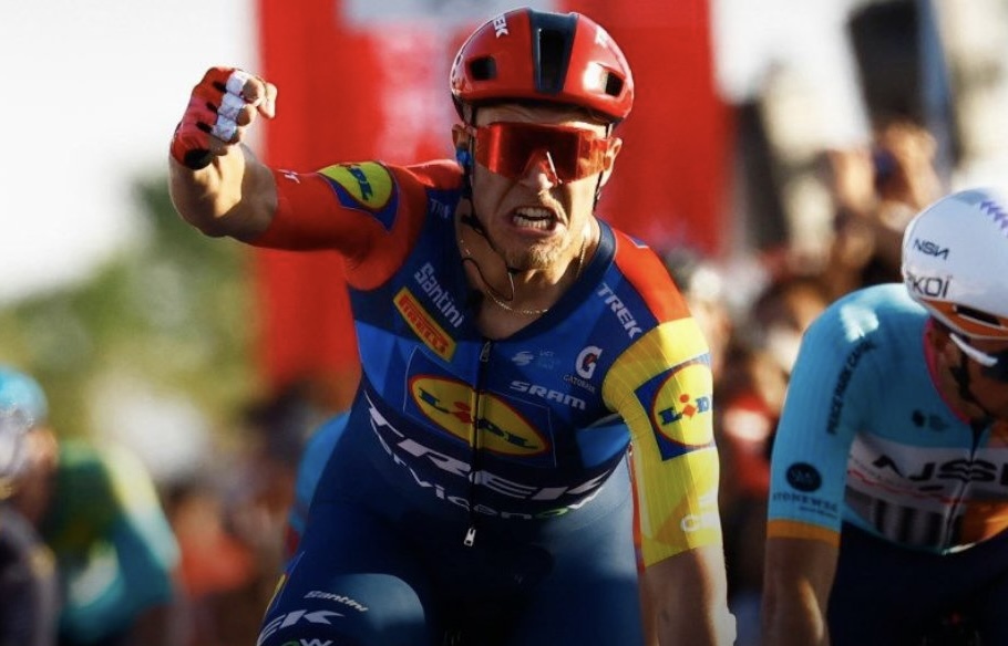 UAE TOUR 4º TAPPA: JONATHAN MILAN TORNA SUL TRONO