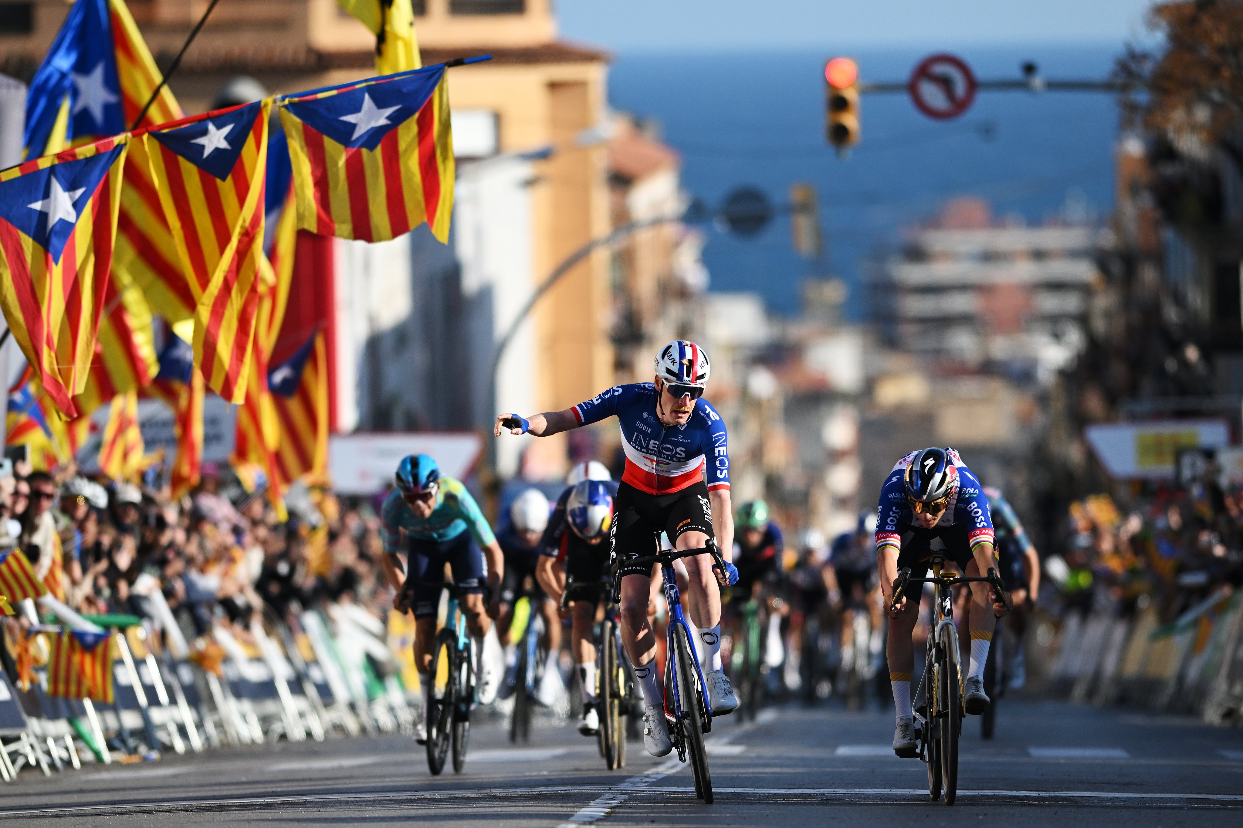 🚨🏆🚴🏻‍♂️🇪🇸Volta a Catalunya: Godon beffa Evenepoel al foto-finish!🇫🇷