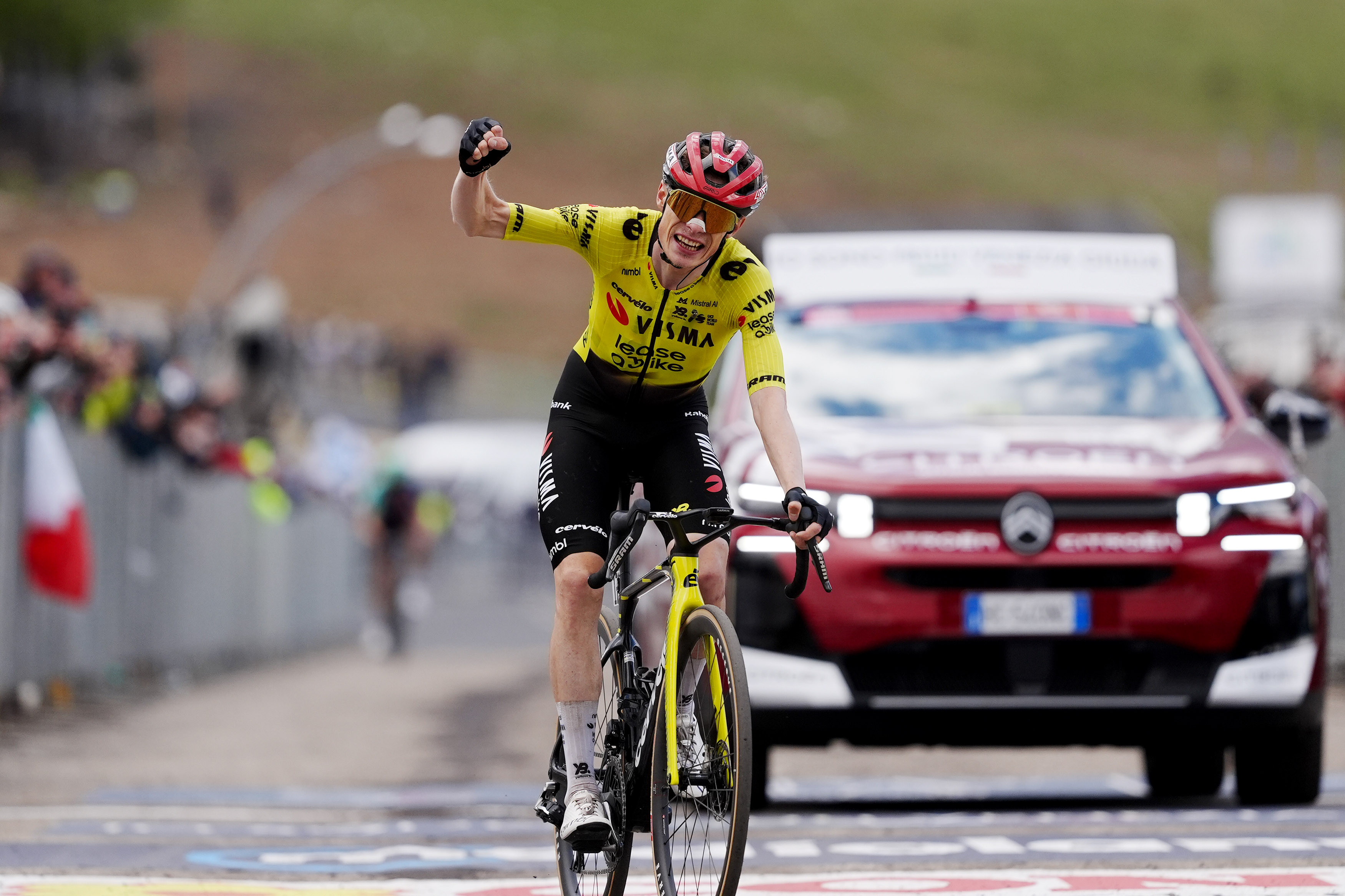 GIRO D'ITALIA 2026 - 7^ TAPPA: VINGEGAARD S'IMPONE SUL BLOCKHAUS!