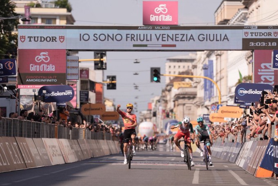 GIRO D’ITALIA 2026 - 15º tappa: arriva la fuga, successo di Dversnes, gruppo beffato
