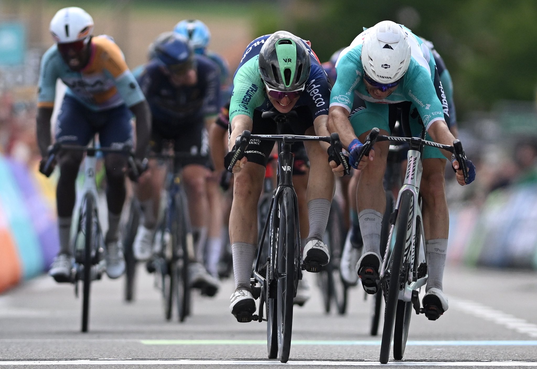 🚨🏆🚴🏻‍♂️🇧🇪Renewi Tour: Philipsen beffa Kooij e torna leader!🇧🇪