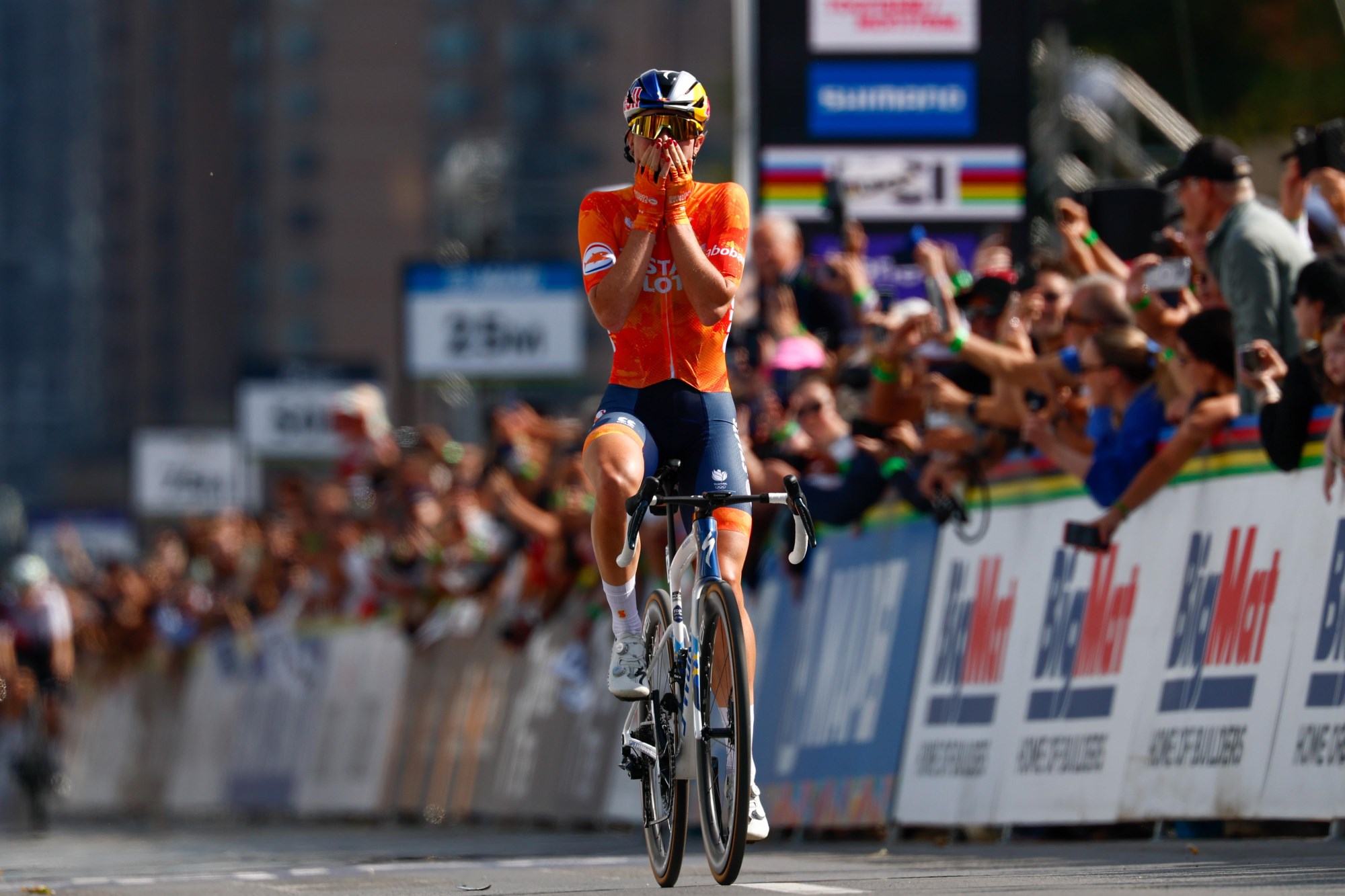 🚨🏆🌈🚴🏻‍♂️🇨🇦Mondiale élite donne: Vollering s'impone allo sprint!🌈🇳🇱